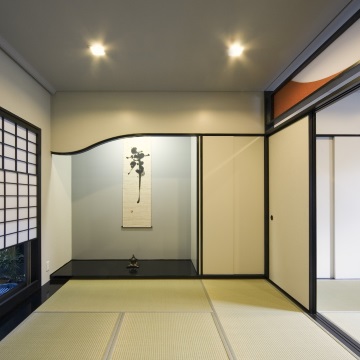 モダンなデザインの和室です　仏壇神棚を備え因習も大切にしています